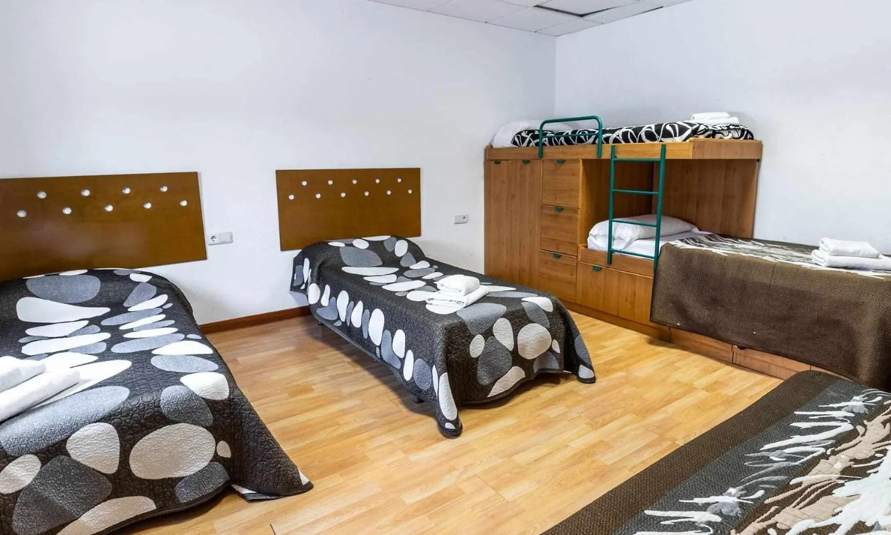 Holiday home Can Buganto Amplia Casa Con Piscina Y Jardin Villa Llambillas