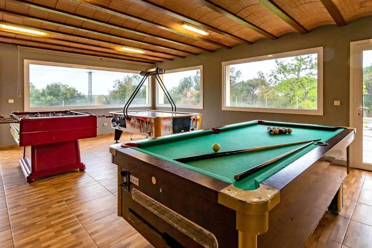 Can Buganto Amplia Casa Con Piscina Y Jardin Villa Llambillas